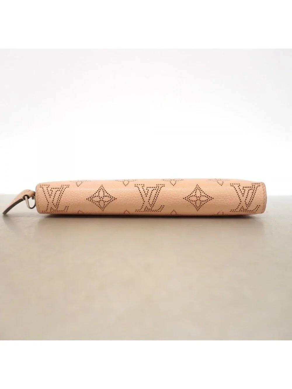 Louis Vuitton Wallet Mahina Zippy Magnolia